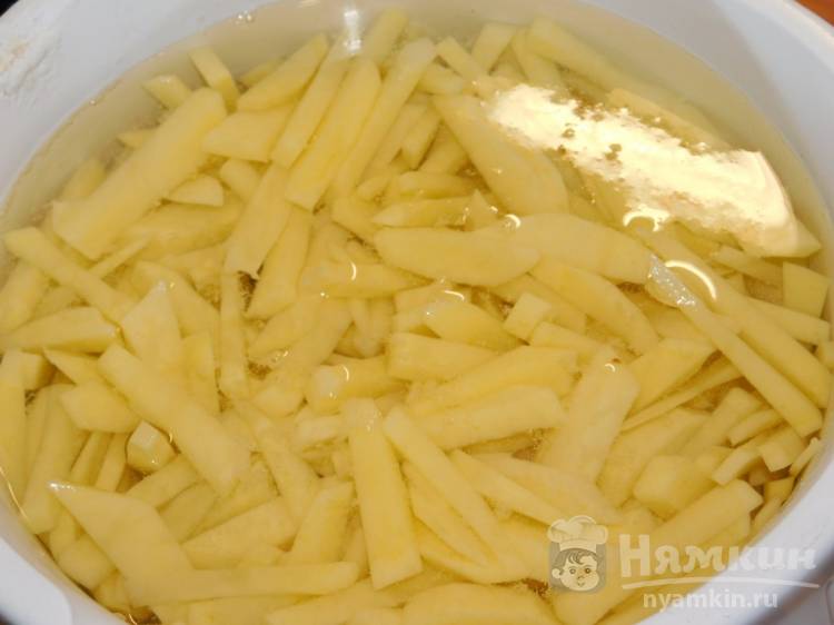 Жареный картофель с мясом и грибами - фото шаг 4