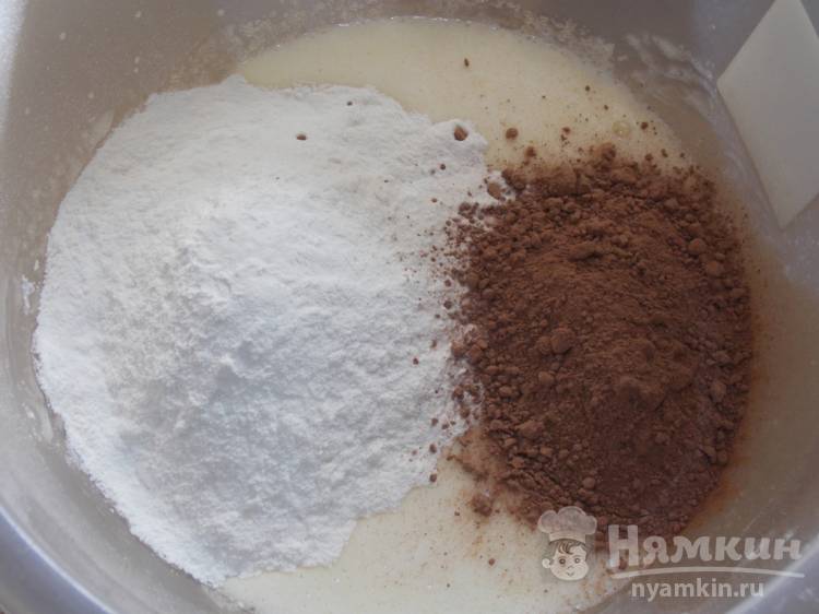 Кекс с бананом и какао в мультиварке - фото шаг 3