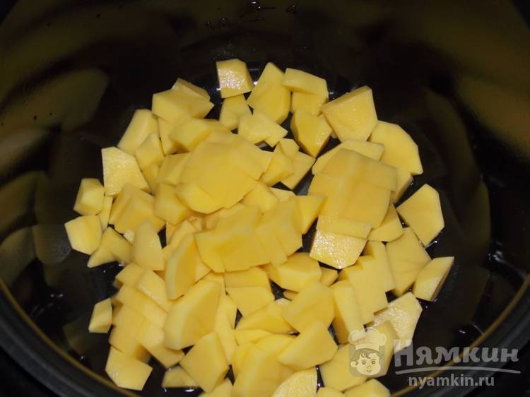 Постный картофельный суп с морковью и укропом в мультиварке - фото шаг 1