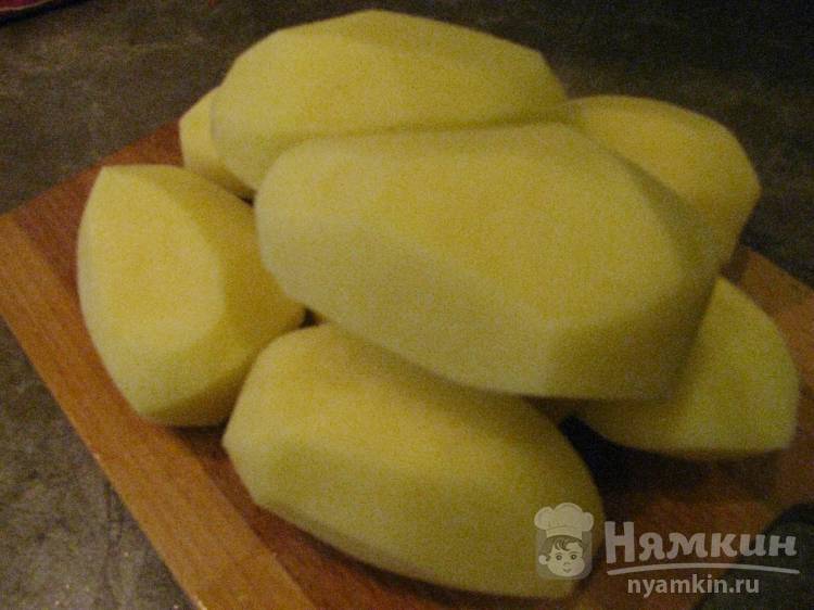 Жаренный картофель с красным луком и чесноком - фото шаг 1