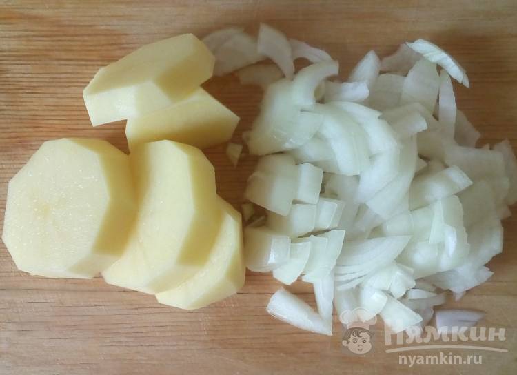 Картофель томленый в молоке - фото шаг 2