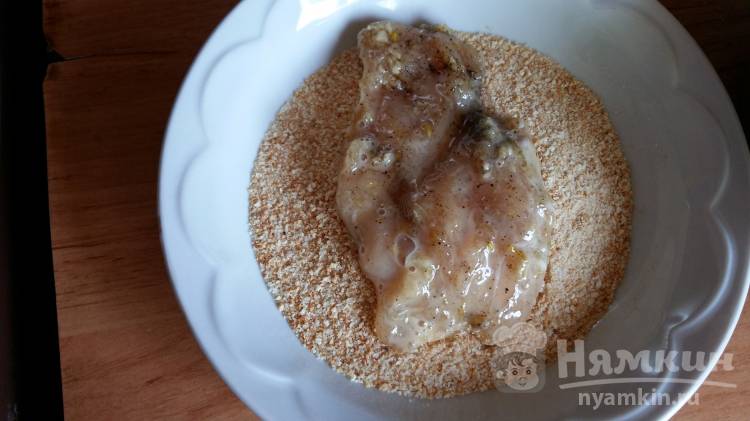 Хрустящие отбивные из куриной грудки - фото шаг 7