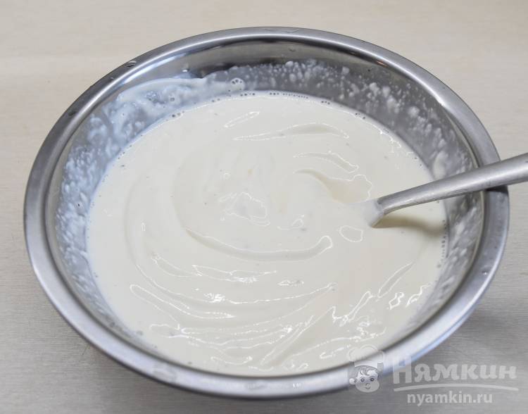 Горбуша под сметанно-луковой шубой с картофелем - фото шаг 4