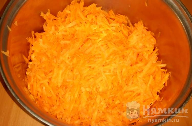 Салат из моркови и фасоли с чесночной заправкой  - фото шаг 2