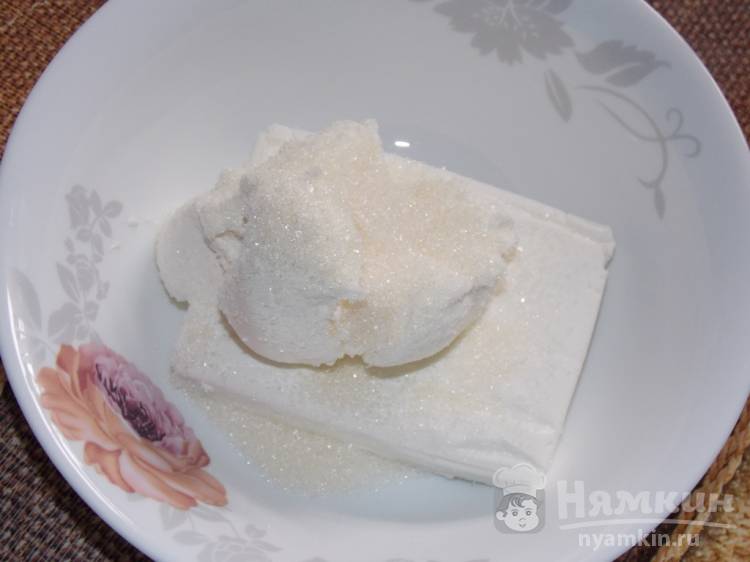 Творожный десерт с бананом и грецким орехом - фото шаг 2