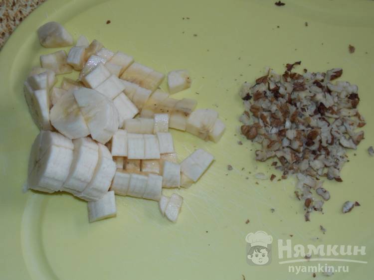 Творожный десерт с бананом и грецким орехом - фото шаг 3