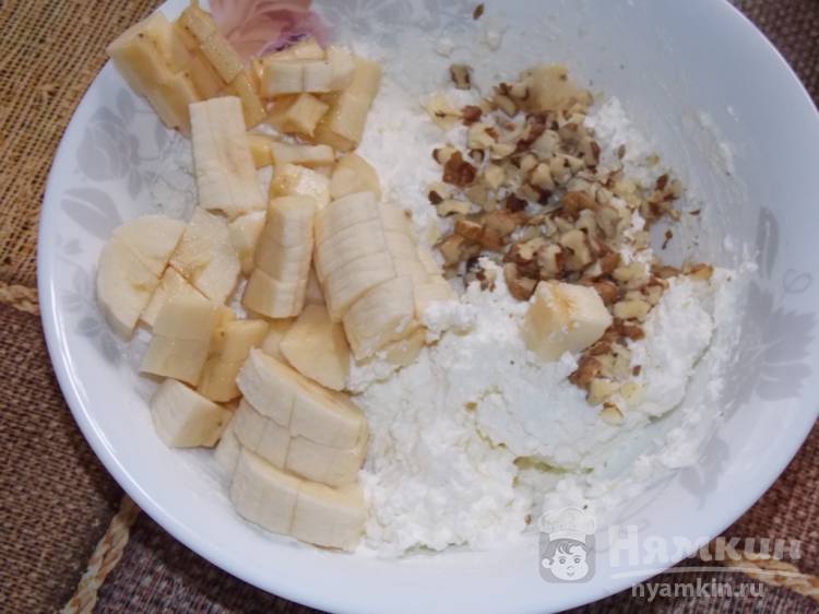 Творожный десерт с бананом и грецким орехом - фото шаг 4