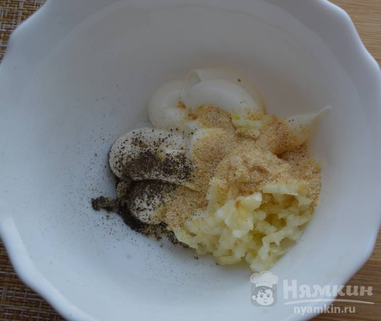 Куриные ножки с чесноком и майонезом в духовке - фото шаг 2