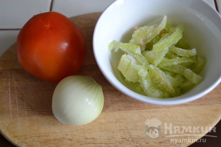 Спагетти с курицей на сковородке - фото шаг 1