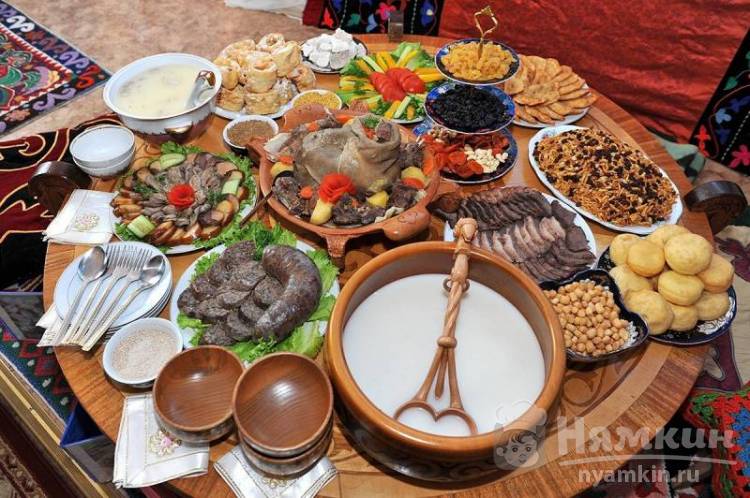 Казахское блюдо из теста и мяса и свинины Бешбармак – 5 рецептов в домашних условиях