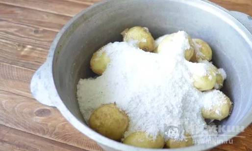 Как быстро отмыть картошку