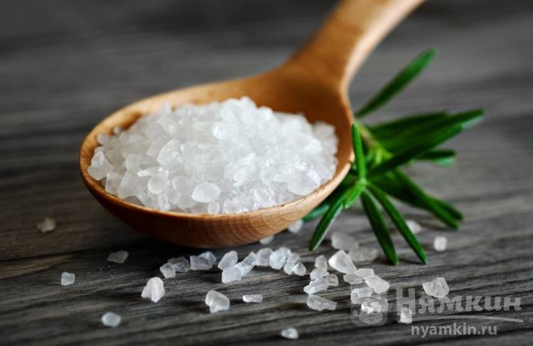 Соль в еде: чем можно заменить