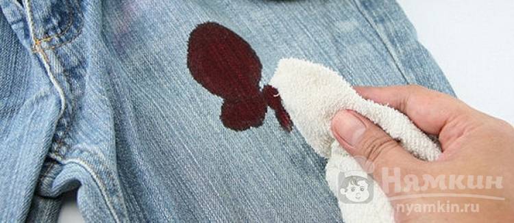 Пятна крови: как отстирать с белой или цветной одежды