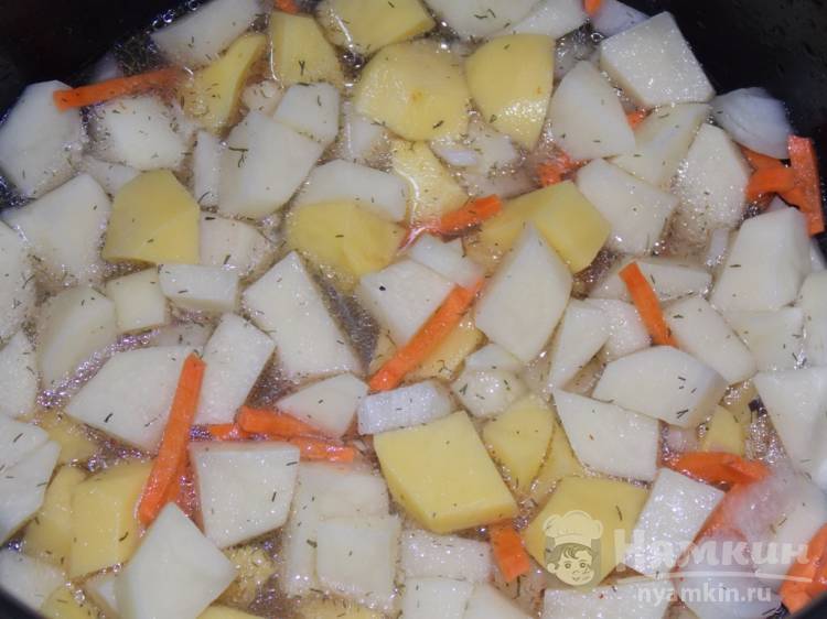 Кальмары в сметанно-овощном соусе