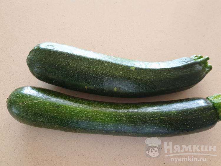 Кабачковые котлеты с соусом из йогурта - фото шаг 1