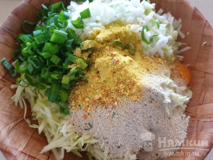 Кабачковые котлеты с соусом из йогурта - фото шаг 6