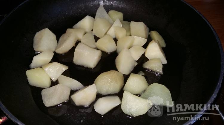 Горячий салат с острым перцем, яйцом и картофелем - фото шаг 1