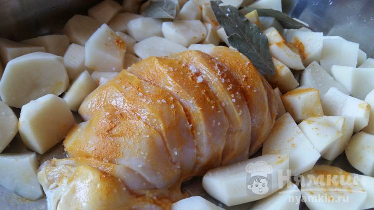 Запеченная куриная грудка с картофелем - фото шаг 3
