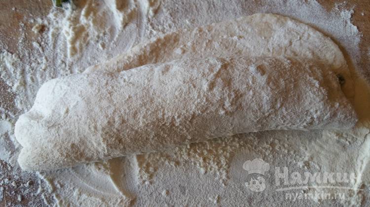 Жареный рулет из теста с курицей и зеленью - фото шаг 3
