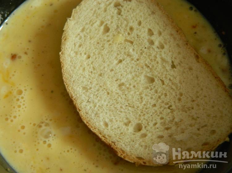 Гренки с яйцом и молоком - фото шаг 3