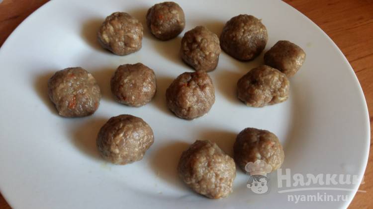 Фрикадельки в сметане с яйцом и зеленью - фото шаг 1