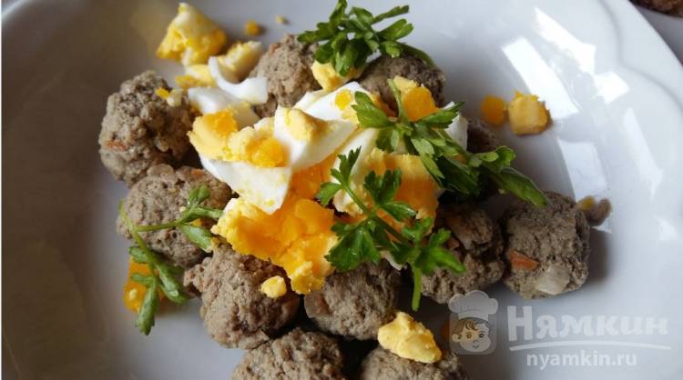 Фрикадельки в сметане с яйцом и зеленью - фото шаг 3