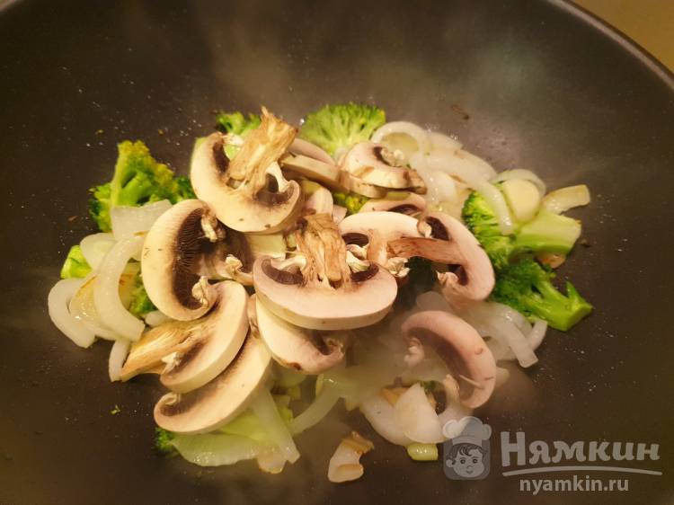 Лапша по-китайски с овощами и шампиньонами  - фото шаг 8