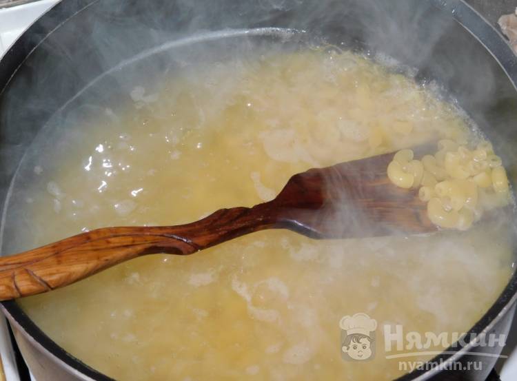 Макароны с жареным мясом - фото шаг 1