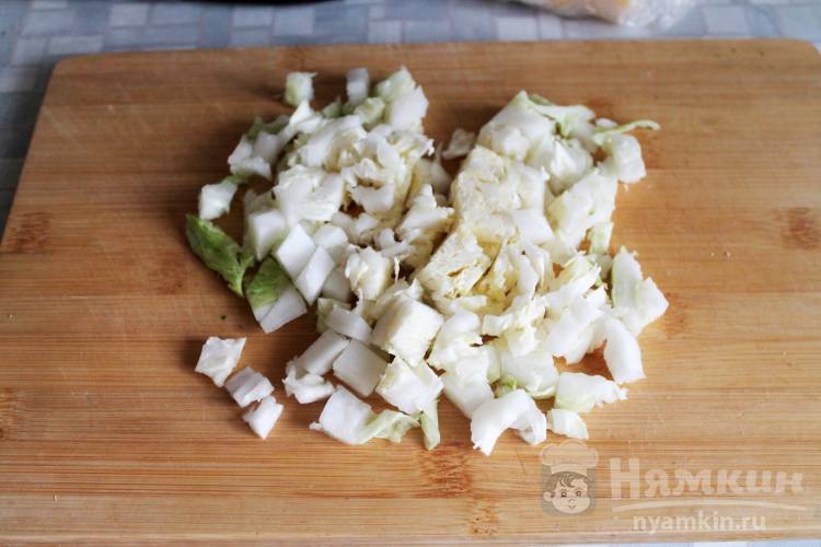 Салат с пекинской капустой и сыром на перекус - фото шаг 1