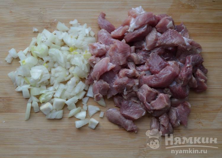Макароны с мясом и луком  - фото шаг 1