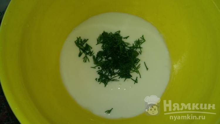 Холодный суп из сметаны со свежим огурцом и укропом - фото шаг 1