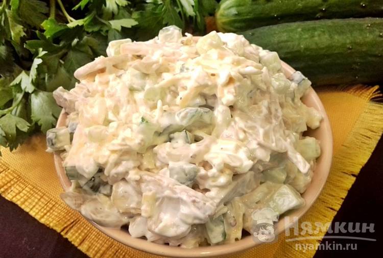 Салат с курицей, орехами и маринованным луком - фото шаг 6