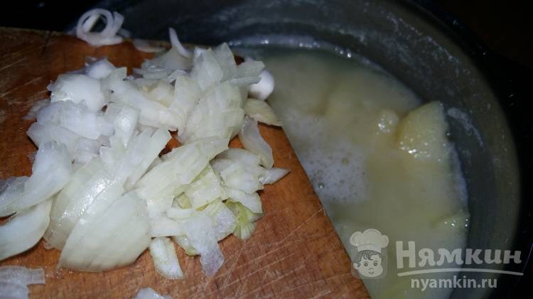 Картофельный суп для детей с манной крупой - фото шаг 2