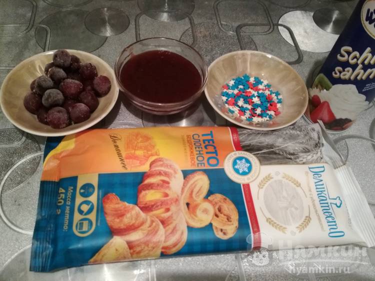 Пирожное корзиночка из слоеного теста с кремом - фото шаг 1