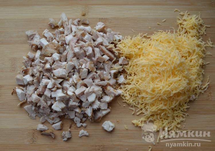  Блины фаршированные курицей и сыром  - фото шаг 1