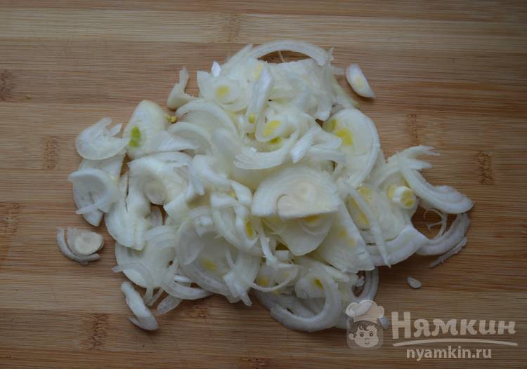 Вкусная тушеная свинина с луком - фото шаг 2