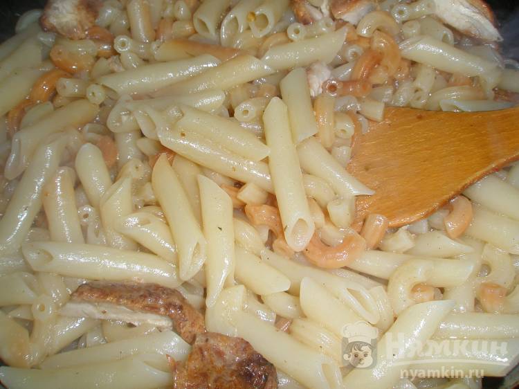 Макаронный микс с жареной курицей - фото шаг 5