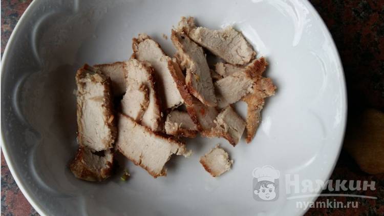 Салат с вареным мясом и луком - фото шаг 1