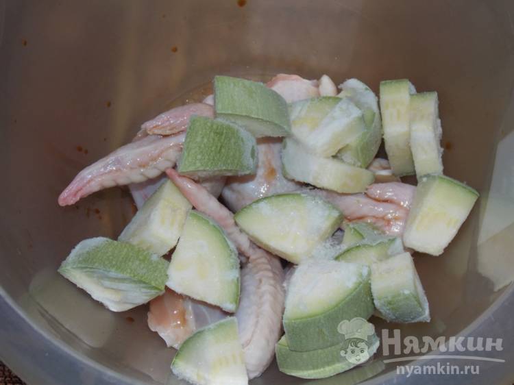 Крылья куриные с овощами запеченные в рукаве - фото шаг 2