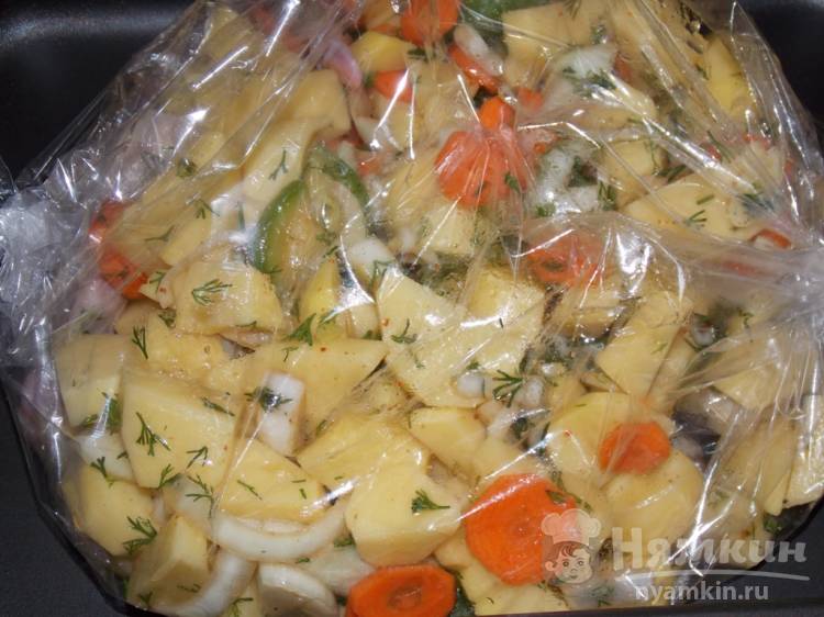 Крылья куриные с овощами запеченные в рукаве - фото шаг 5