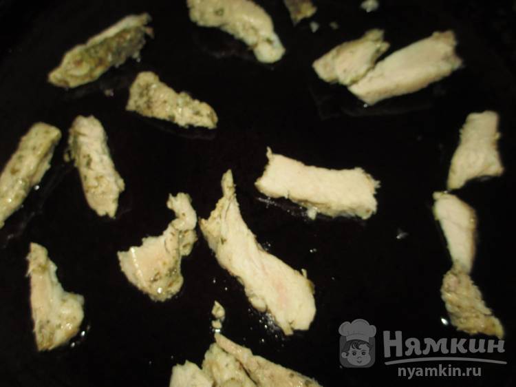 Яичница со свининой, помидорами черри под сыром - фото шаг 3