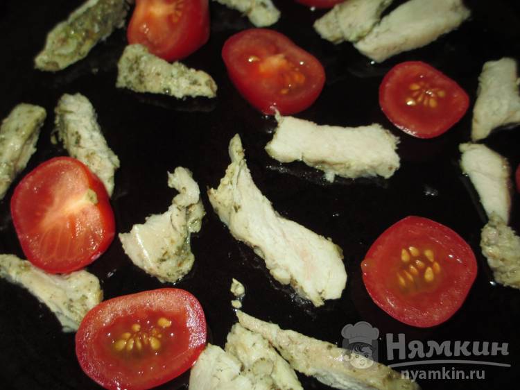 Яичница со свининой, помидорами черри под сыром - фото шаг 4