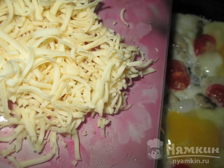 Яичница со свининой, помидорами черри под сыром - фото шаг 7