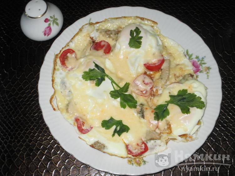 Яичница со свининой, помидорами черри под сыром - фото шаг 9