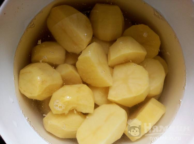 Картофель со сливочным маслом и зеленью  - фото шаг 2