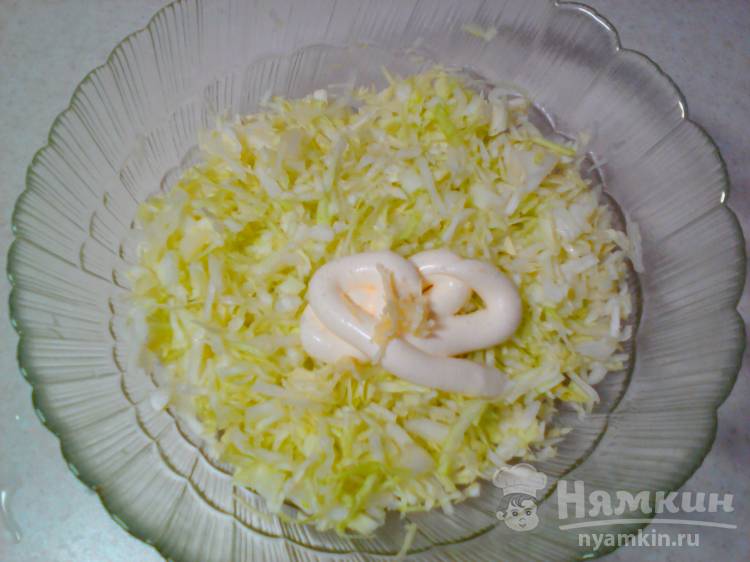 Салат из белокочанной капусты с чесноком - фото шаг 2