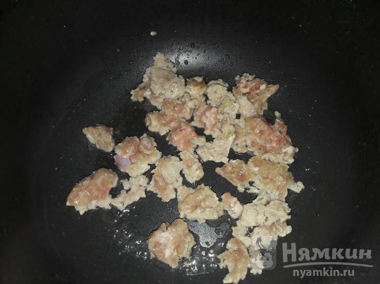 Суп из кукурузной крупы с фаршем в мультиварке - фото шаг 2