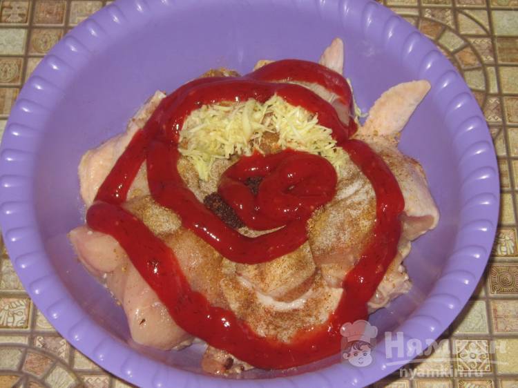 Курица жареная на сковороде с кетчупом и соевым соусом - фото шаг 4