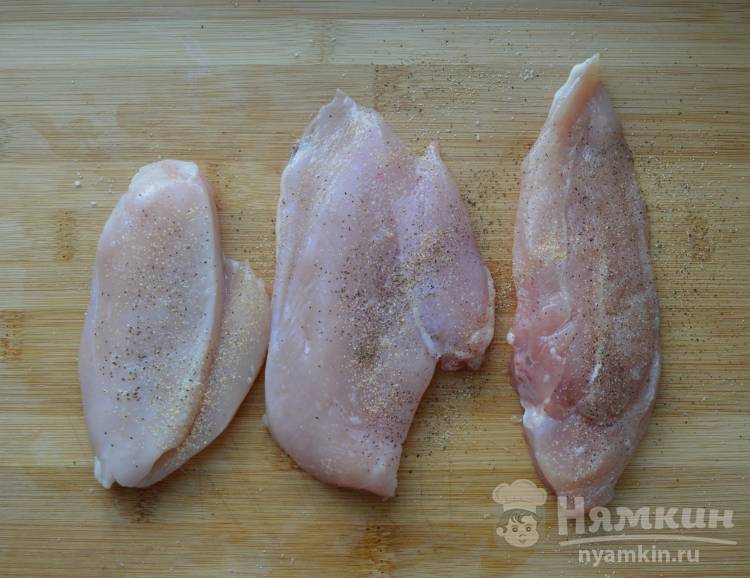 Куриные грудки в панировке - фото шаг 1