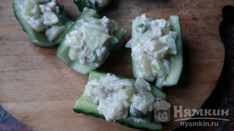 Огуречные лодочки с начинкой из фарша и картофеля - фото шаг 5